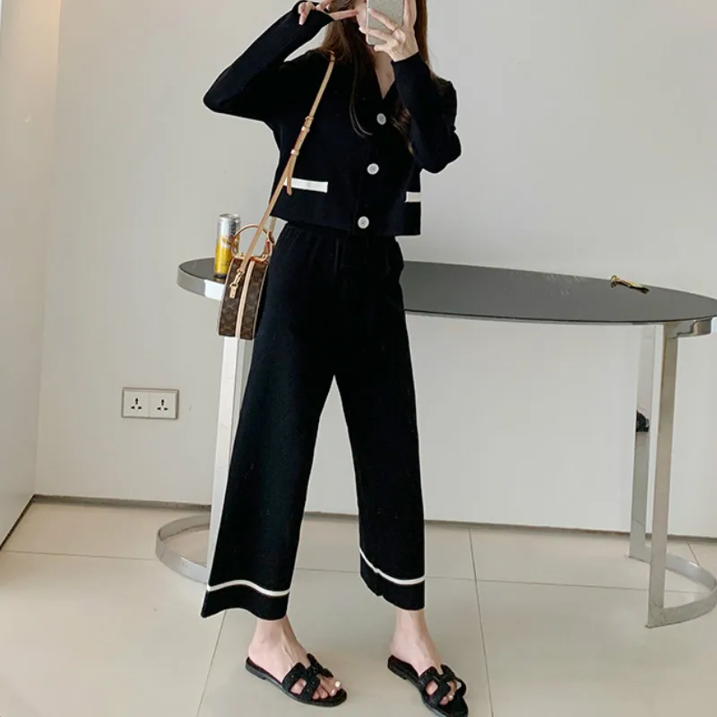 Women's Fashionable Two Piece Set Solid V-Neck Single Breasted Crop Cardigans Ankle-length Wide Leg Pants Autumn Winter
Women's Fashionable Two Piece Set Solid V-Neck Single Breasted Crop Cardigans Ankle-length Wide Leg Pants Autumn Winter