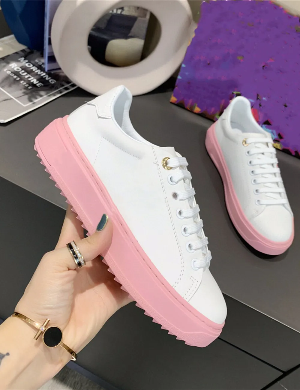 Ladies luxury fashion leather flat shoes high quality casual shoes luxury designer brand casual shoes
Ladies luxury fashion leather flat shoes high quality casual shoes luxury designer brand casual shoes