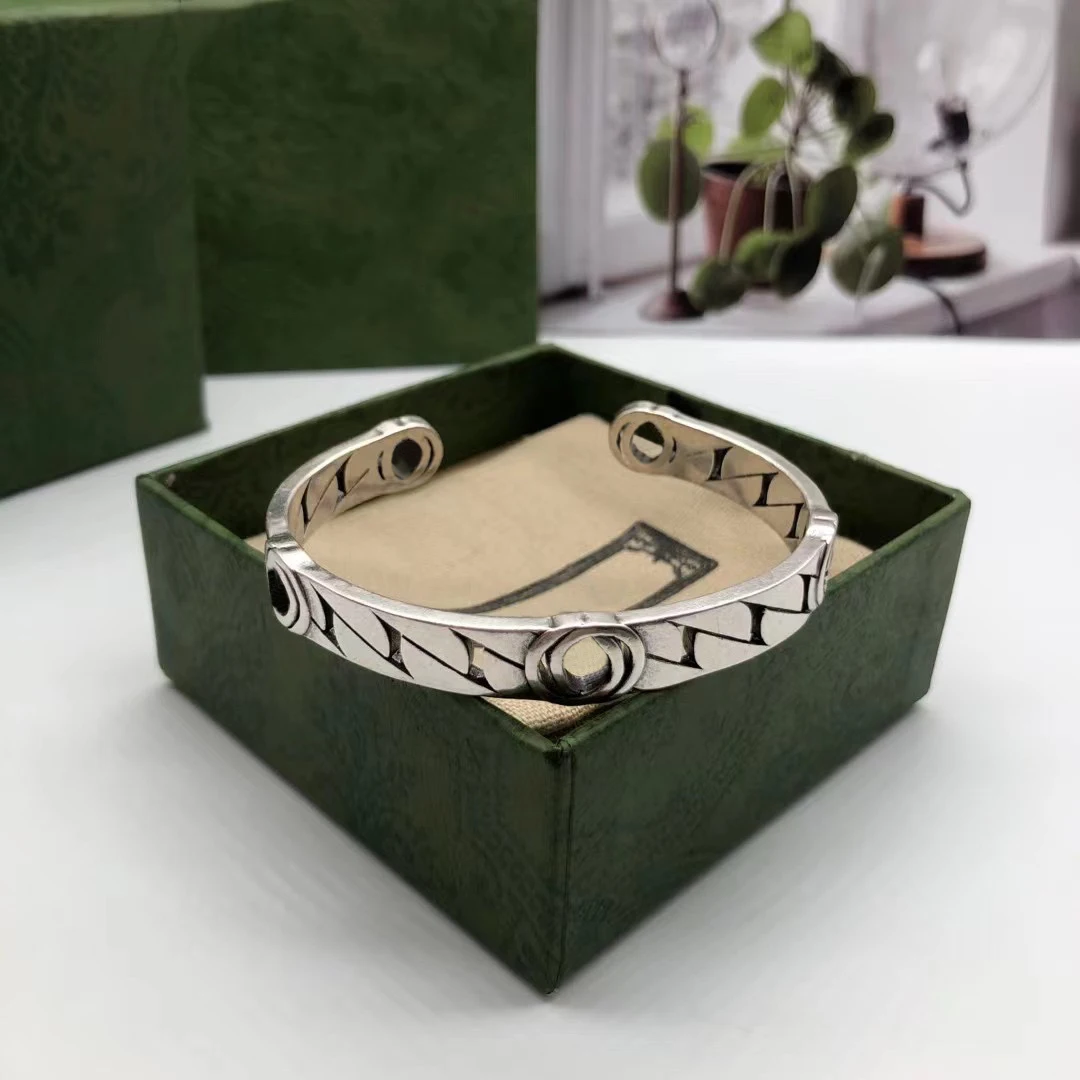 S925 sterling silver ladies bracelet, European and American retro style, luxury trend, original 1:1, birthday gift
S925 sterling silver ladies bracelet, European and American retro style, luxury trend, original 1:1, birthday gift