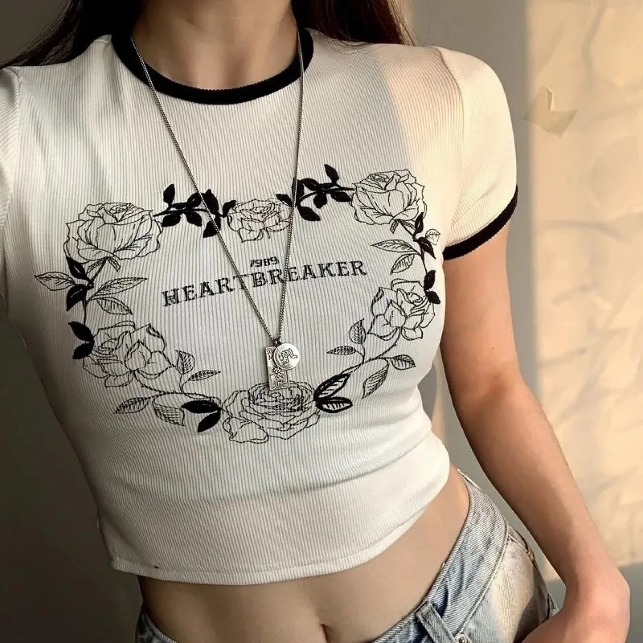2021 Summer New Fashion Women's Tight T-shirt Crop Tops, Adults Flower and Letter Print Short Sleeve Round Neck T-shirt
2021 Summer New Fashion Women's Tight T-shirt Crop Tops, Adults Flower and Letter Print Short Sleeve Round Neck T-shirt