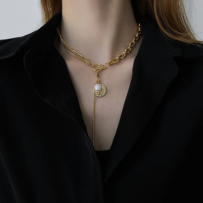 New fashion diamond and pearl round brand T-shaped buckle necklace with exquisite femininity clavicle chain
New fashion diamond and pearl round brand T-shaped buckle necklace with exquisite femininity clavicle chain
