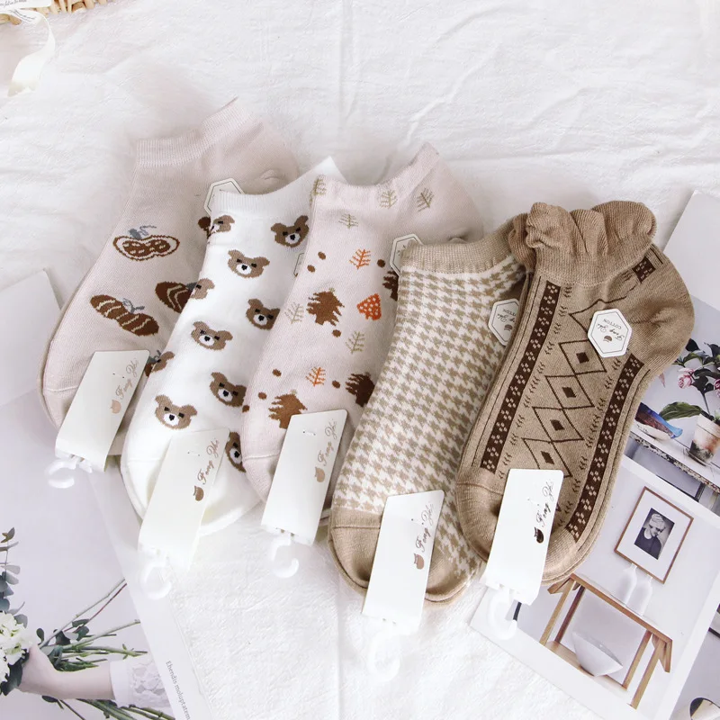 5 pairs of new summer thin section Japanese pure cotton breathable striped short socks female invisible milk bee good quality
5 pairs of new summer thin section Japanese pure cotton breathable striped short socks female invisible milk bee good quality