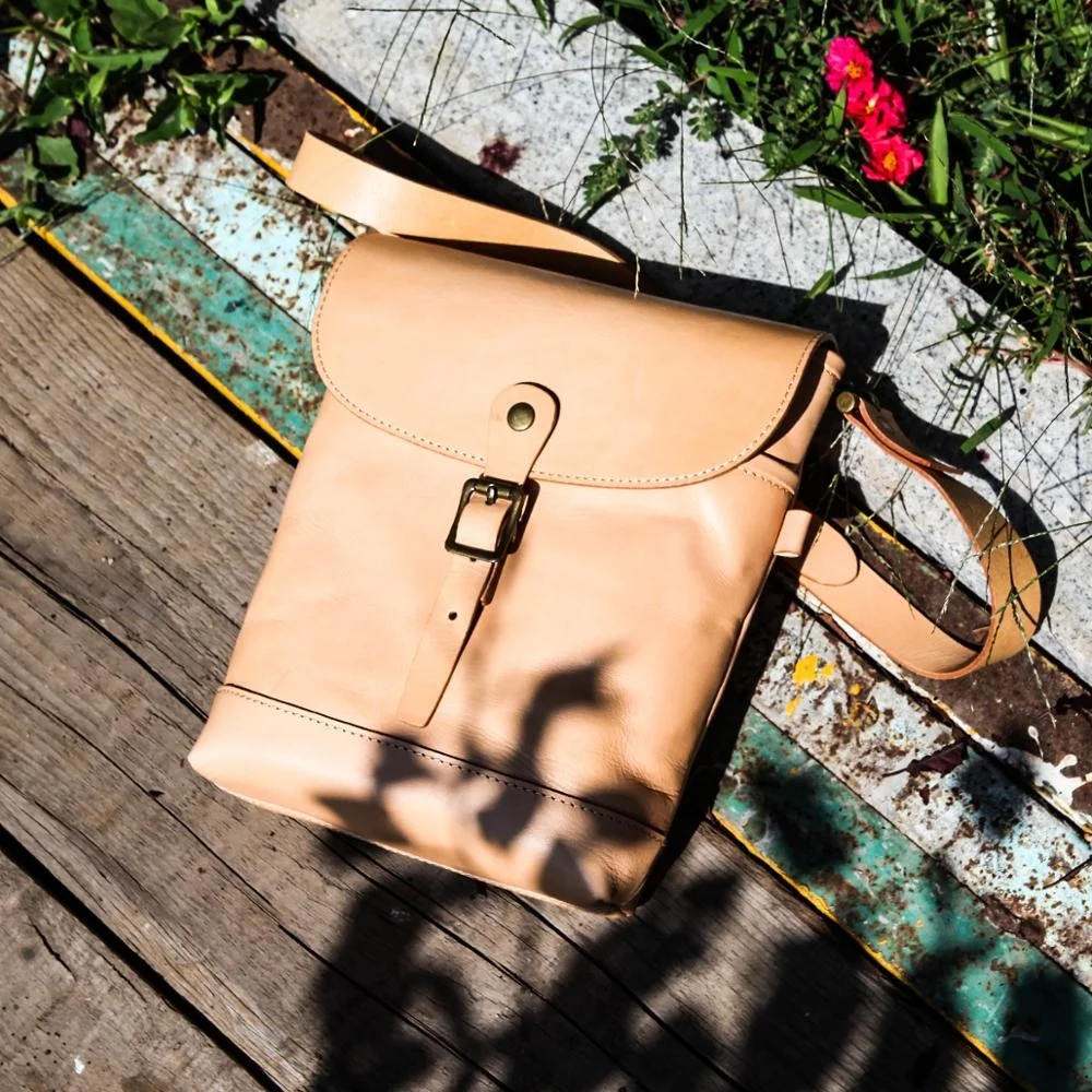 Рюкзак Tornado SDB269, винтажный, из натуральной воловьей кожи, размер 25 х 17 х 6 см
Рюкзак Tornado SDB269, винтажный, из натуральной воловьей кожи, размер 25 х 17 х 6 см