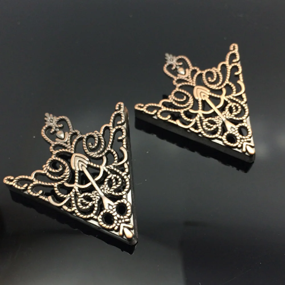 Trendy Design Brooches Suits And Accessories The Golden Retro Hollow Pattern Shirt Collar Brooch Buckle Angle Triangle
Trendy Design Brooches Suits And Accessories The Golden Retro Hollow Pattern Shirt Collar Brooch Buckle Angle Triangle