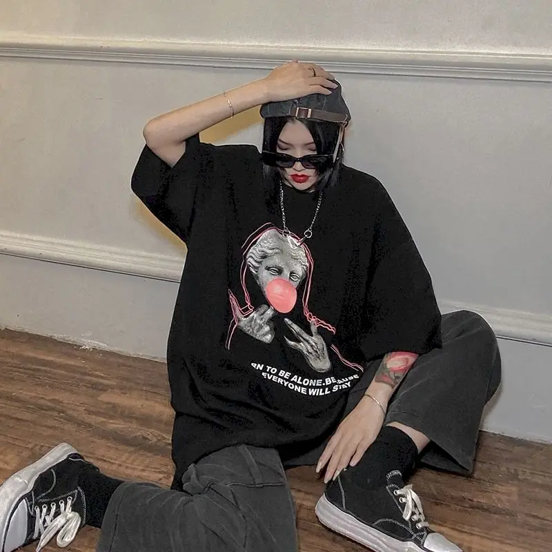 2021 Spring Black Short-sleeved T-shirt Female Harajuku Style Dark Spoof Clothes Female Students Korean Loose Graphic T Shirts
2021 Spring Black Short-sleeved T-shirt Female Harajuku Style Dark Spoof Clothes Female Students Korean Loose Graphic T Shirts