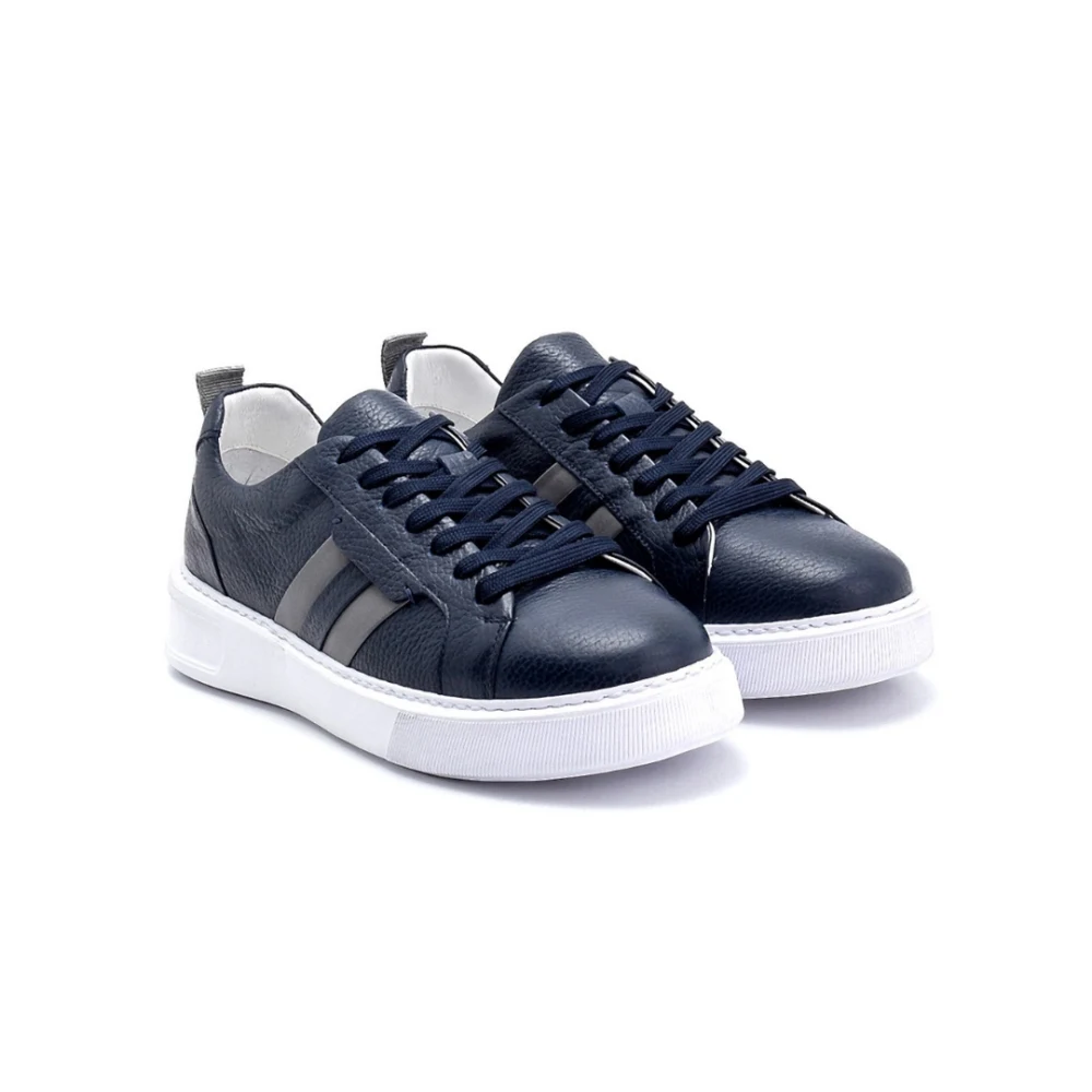 Men Sneaker Autumn Genuine Leather Outdoor Walking Breathable High Quality Original Sneaker Luxury
Men Sneaker Autumn Genuine Leather Outdoor Walking Breathable High Quality Original Sneaker Luxury