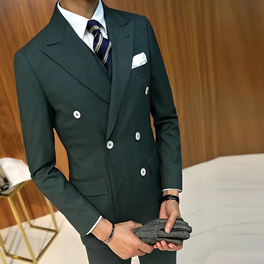 Newest Design Slim Fit Men Suit Green Peak Lapel Bridegroom Best Man Evening Tuxedo 3 Piece Custom Made Wedding For Man 
Newest Design Slim Fit Men Suit Green Peak Lapel Bridegroom Best Man Evening Tuxedo 3 Piece Custom Made Wedding For Man