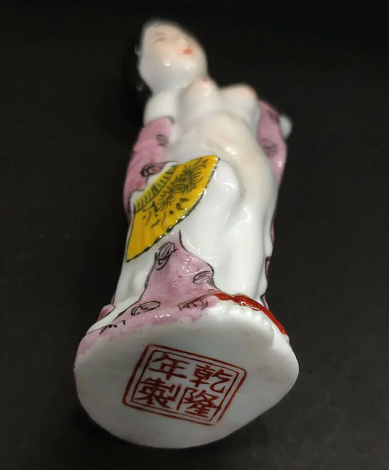 SB1634 - 9CM High Hand Painted Pottery Snuff Bottle - Pretty Lady Woman Geisha 
SB1634 - 9CM High Hand Painted Pottery Snuff Bottle - Pretty Lady Woman Geisha