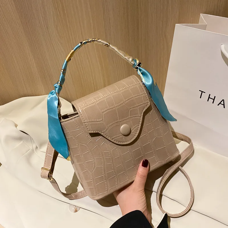 Women's Bag Minority Fashion Portable Square Bucket Bag Crocodile Scarf Doctor Bag Girlish Shoulder Bags For Women Crossbody
Women's Bag Minority Fashion Portable Square Bucket Bag Crocodile Scarf Doctor Bag Girlish Shoulder Bags For Women Crossbody