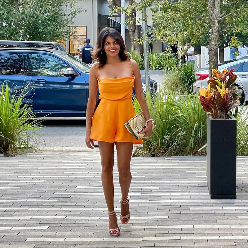 SSEURAT Sexy Backless Sleeveless jumpsuits Women 2021 Bandage Satin Loose Wide Leg Romper Fashion Playsuits Streetwear
SSEURAT Sexy Backless Sleeveless jumpsuits Women 2021 Bandage Satin Loose Wide Leg Romper Fashion Playsuits Streetwear