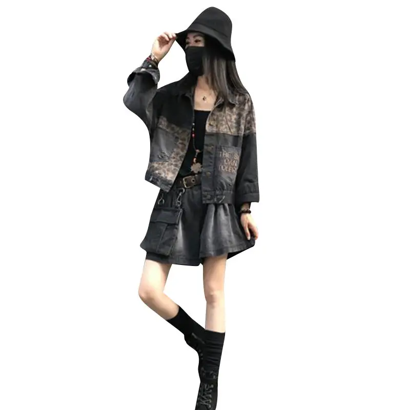 Denim Coat 2021 Spring and Autumn New Leopard Splicing Brushed Embroidered Ripped Distressed Short Coat for Women 
Denim Coat 2021 Spring and Autumn New Leopard Splicing Brushed Embroidered Ripped Distressed Short Coat for Women
