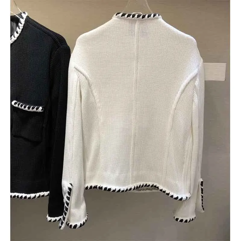 Jacket 2021 Women Spring/Summer Knitted Jacket Black And White Hand-woven Pocket Single-breasted Chainstyle Lady Coat
Jacket 2021 Women Spring/Summer Knitted Jacket Black And White Hand-woven Pocket Single-breasted Chainstyle Lady Coat