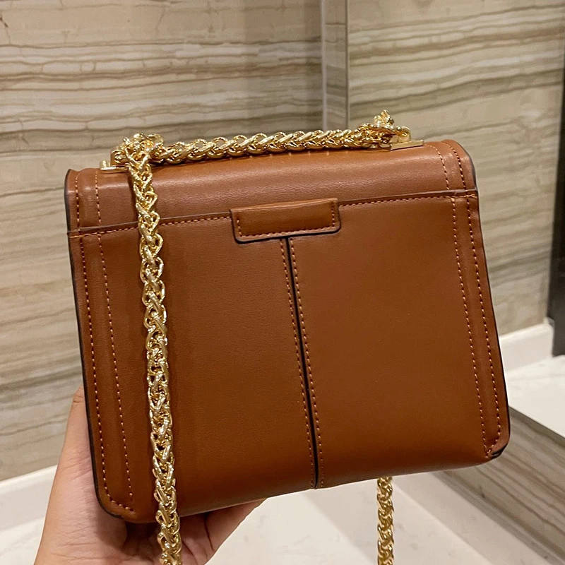 New Fashion Light Luxury Chain Lock Small Square Bag Shoulder Messenger Women's Bags 
New Fashion Light Luxury Chain Lock Small Square Bag Shoulder Messenger Women's Bags