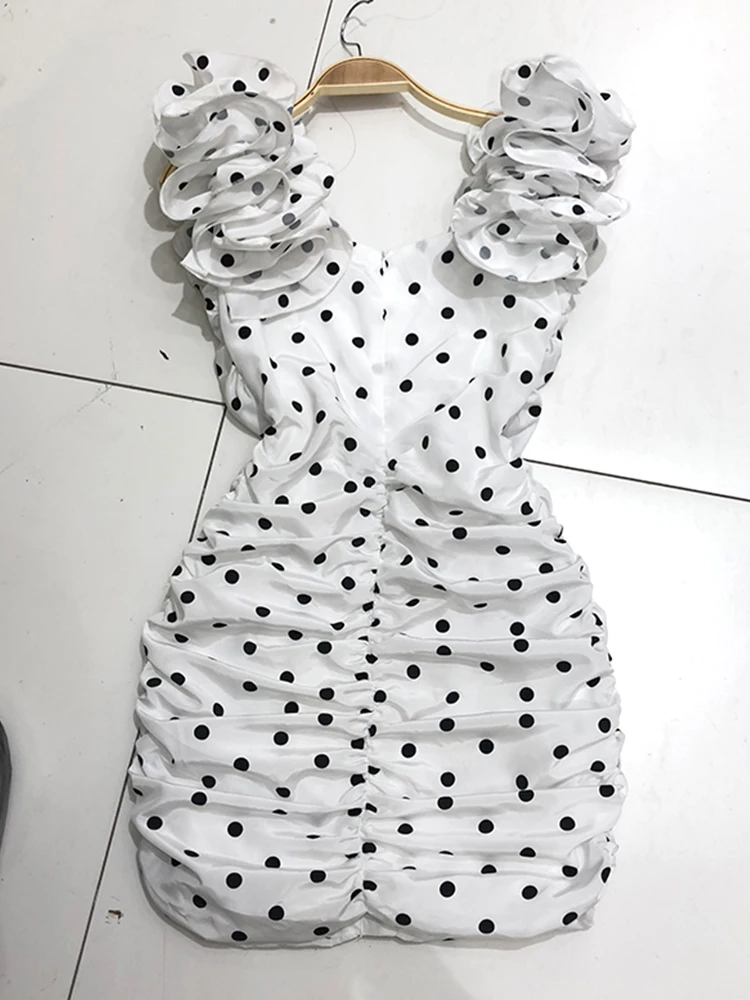 crafts pleated lotus Heavy leaf diamond buckle tight body hips wave point dress ladies summer new sexy leaky back fishtail dress 
crafts pleated lotus Heavy leaf diamond buckle tight body hips wave point dress ladies summer new sexy leaky back fishtail dress