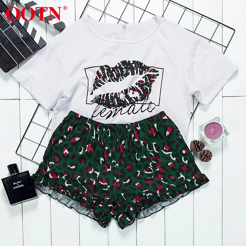 Женский Повседневный костюм OOTN, белая футболка с коротким рукавом и леопардовыми шортами и принтом губ, домашняя одежда, трикотажный компле...
Женский Повседневный костюм OOTN, белая футболка с коротким рукавом и леопардовыми шортами и принтом губ, домашняя одежда, трикотажный компле...