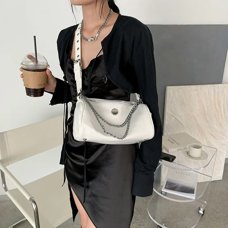 Fashion Bags Fashion Texture Chain Single Shoulder Women's Bag Messenger Cylindrical Bag 2021 Summer New
Fashion Bags Fashion Texture Chain Single Shoulder Women's Bag Messenger Cylindrical Bag 2021 Summer New