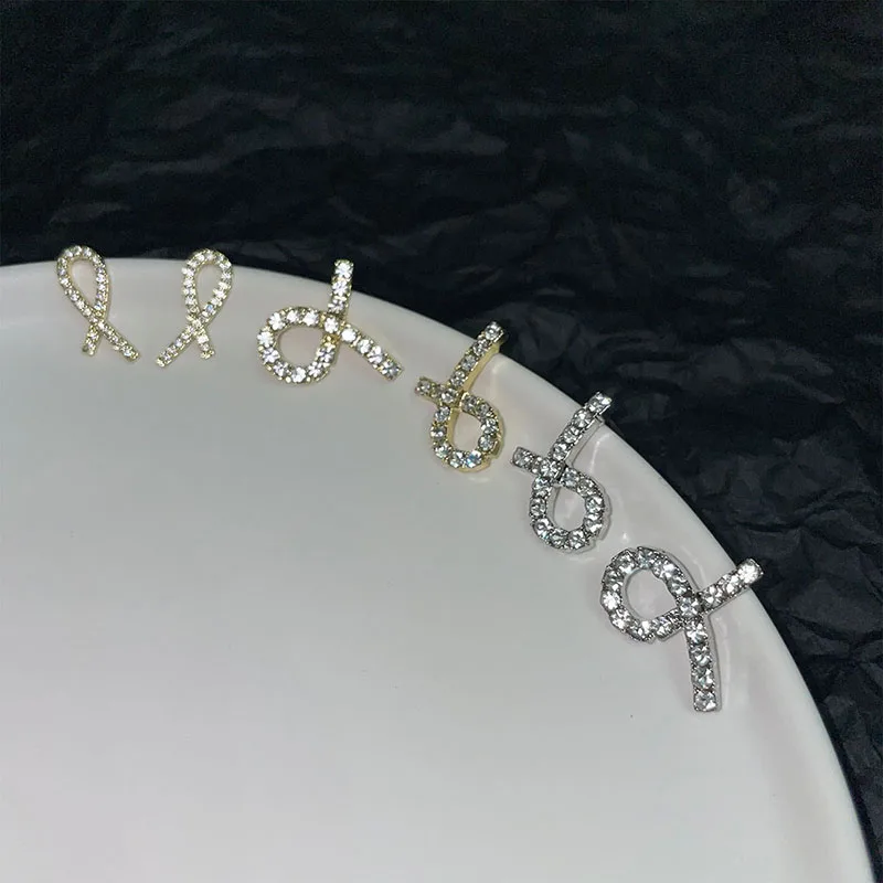 2021 Trend Zircon Geometry Cross Stud Earrings for Women Korean Fashion Luxury Personality Crystal Jewelry Girls Party Gifts
2021 Trend Zircon Geometry Cross Stud Earrings for Women Korean Fashion Luxury Personality Crystal Jewelry Girls Party Gifts