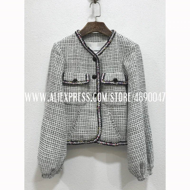 2021 autumn new dark plaid woven tweed lantern sleeve short jacket single-breasted casual jacket with silk lining
2021 autumn new dark plaid woven tweed lantern sleeve short jacket single-breasted casual jacket with silk lining