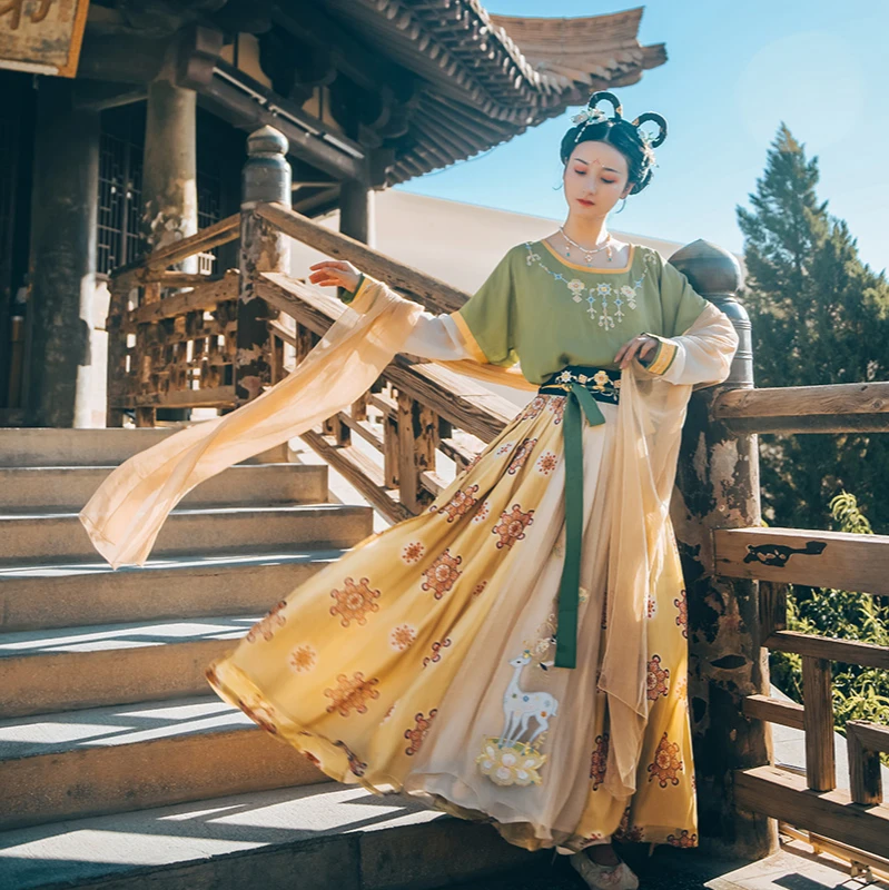 National traditional dance costumes Hanfu Tang suit tank collar waist skirt Dunhuang nine-color deer embroidery festival costume
National traditional dance costumes Hanfu Tang suit tank collar waist skirt Dunhuang nine-color deer embroidery festival costume
