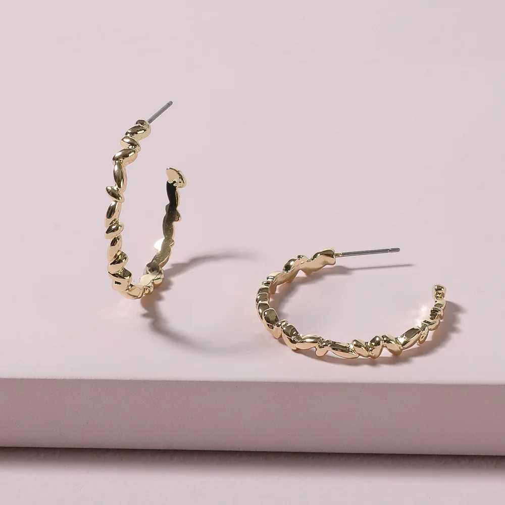 Simple Style Zinc Alloy Unique Design Gold Color Medium Size Metal Round Hoop Earrings For Women
Simple Style Zinc Alloy Unique Design Gold Color Medium Size Metal Round Hoop Earrings For Women