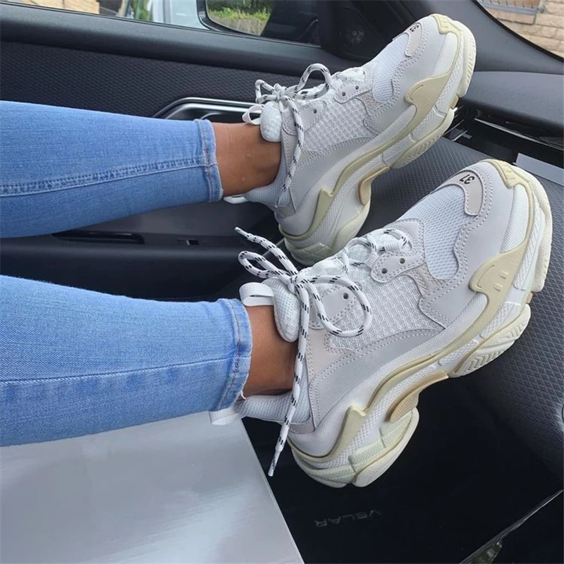 Crystal Bottom Men Women Running Shoes Outdoor Athletic Brand Casual Sneakers Top Triple S Breathable Male Female Sports Shoes
Crystal Bottom Men Women Running Shoes Outdoor Athletic Brand Casual Sneakers Top Triple S Breathable Male Female Sports Shoes