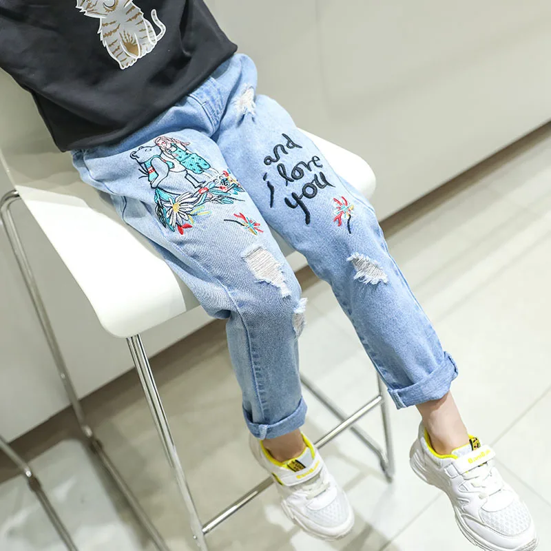 Girls Korean version casual jeans Kids hole denim pants embroidery cartoon letters girl autumn spring longs trousers clothes 
Girls Korean version casual jeans Kids hole denim pants embroidery cartoon letters girl autumn spring longs trousers clothes
