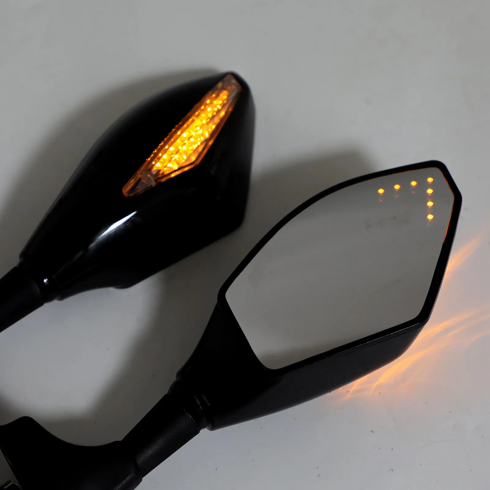 LED Side Mirrors Turn Signals For YAMAHA YZF R6 R6S FZ1 FZ6 FAZER FZ8S FJR1300 XJ6 FZR600 For SUZUKI For KAWASAKI Motorcycle
LED Side Mirrors Turn Signals For YAMAHA YZF R6 R6S FZ1 FZ6 FAZER FZ8S FJR1300 XJ6 FZR600 For SUZUKI For KAWASAKI Motorcycle