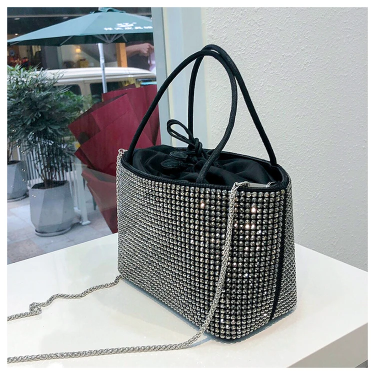 Luxury Shiny Rhinestone Handbag Women Diamond Chain Small Square Cross Shoulder Bag Female Fashion Bag High Quality
Luxury Shiny Rhinestone Handbag Women Diamond Chain Small Square Cross Shoulder Bag Female Fashion Bag High Quality