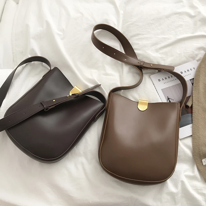 Women's Large Capacity Bag 2020 New Fashion Solid Color Bucket Pack All-match One Shoulder Leather Bag D976
Women's Large Capacity Bag 2020 New Fashion Solid Color Bucket Pack All-match One Shoulder Leather Bag D976