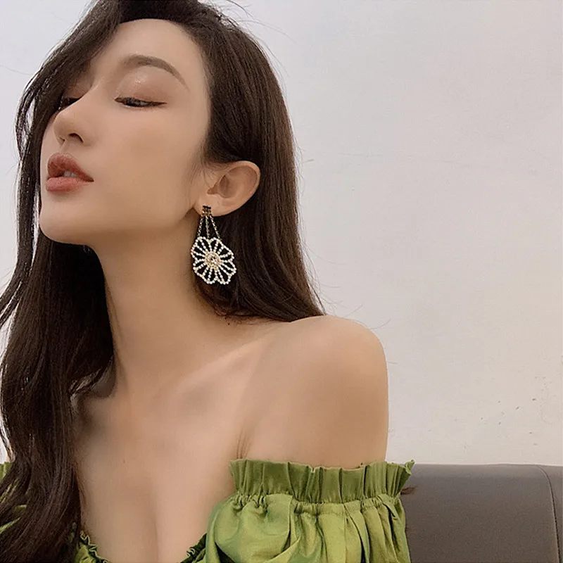 Luxury Vintage Earrings for Women Female Temperament Long Exquisite Hollow Diamond Flower Pendant S925 Sterling Silver Earrings
Luxury Vintage Earrings for Women Female Temperament Long Exquisite Hollow Diamond Flower Pendant S925 Sterling Silver Earrings