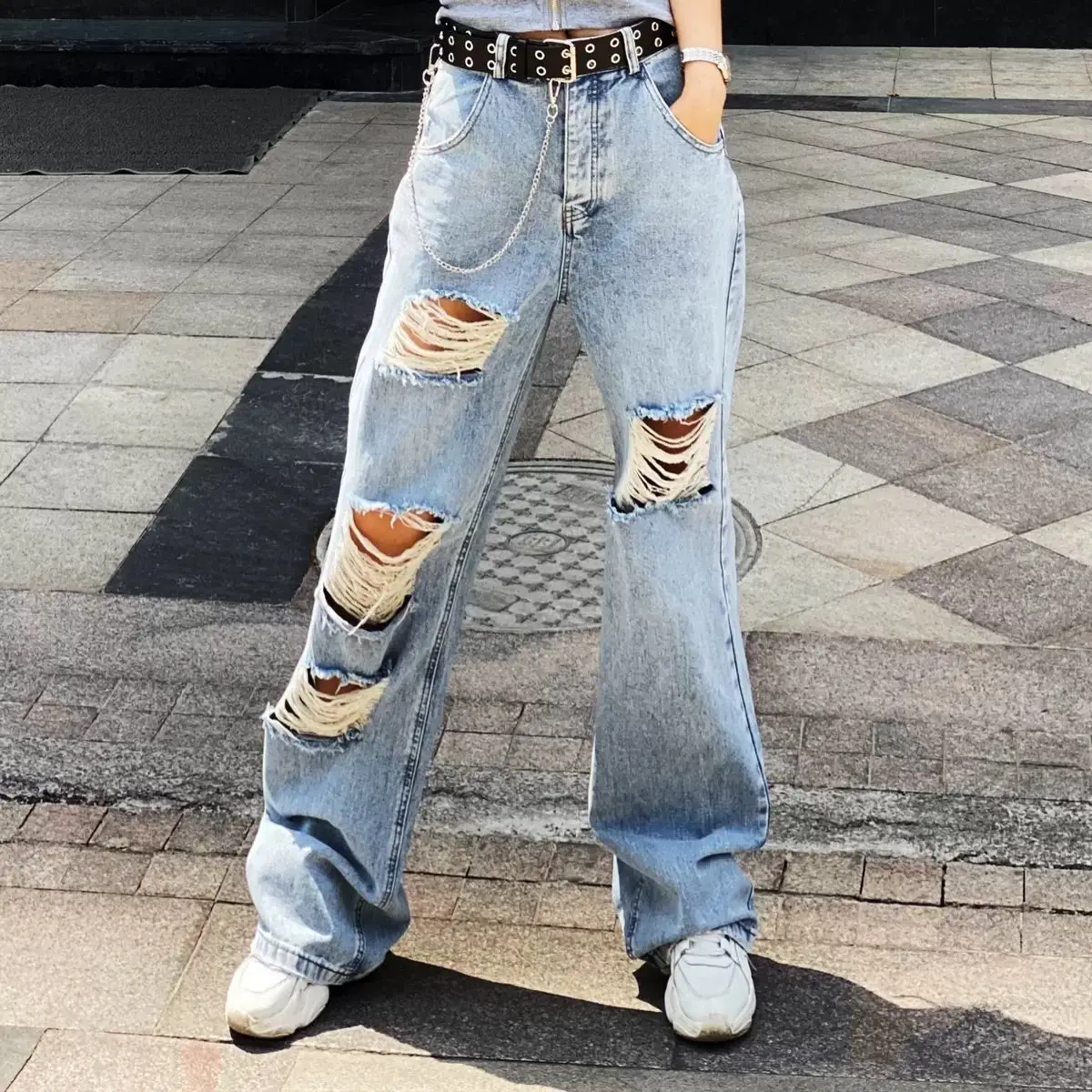 2021 hanging jeans women's wide leg pants spring and summer white holes loose heavy industry tide mop pants tide 
2021 hanging jeans women's wide leg pants spring and summer white holes loose heavy industry tide mop pants tide