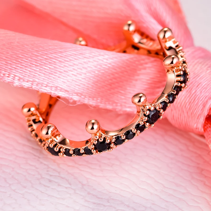 Кольцо женское из серебра 925 пробы с черным кристаллом розовое золото | Украшения