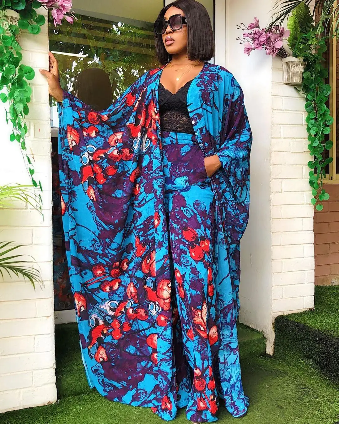 Fall 2021 new casual print loose two piece fashion V-Neck long sleeve cape and pants women's set
Fall 2021 new casual print loose two piece fashion V-Neck long sleeve cape and pants women's set