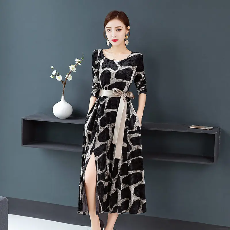 Женское бархатное платье с длинным рукавом, элегантное приталенное платье с винтажным принтом, Осень-зима 2020, y136
Женское бархатное платье с длинным рукавом, элегантное приталенное платье с винтажным принтом, Осень-зима 2020, y136