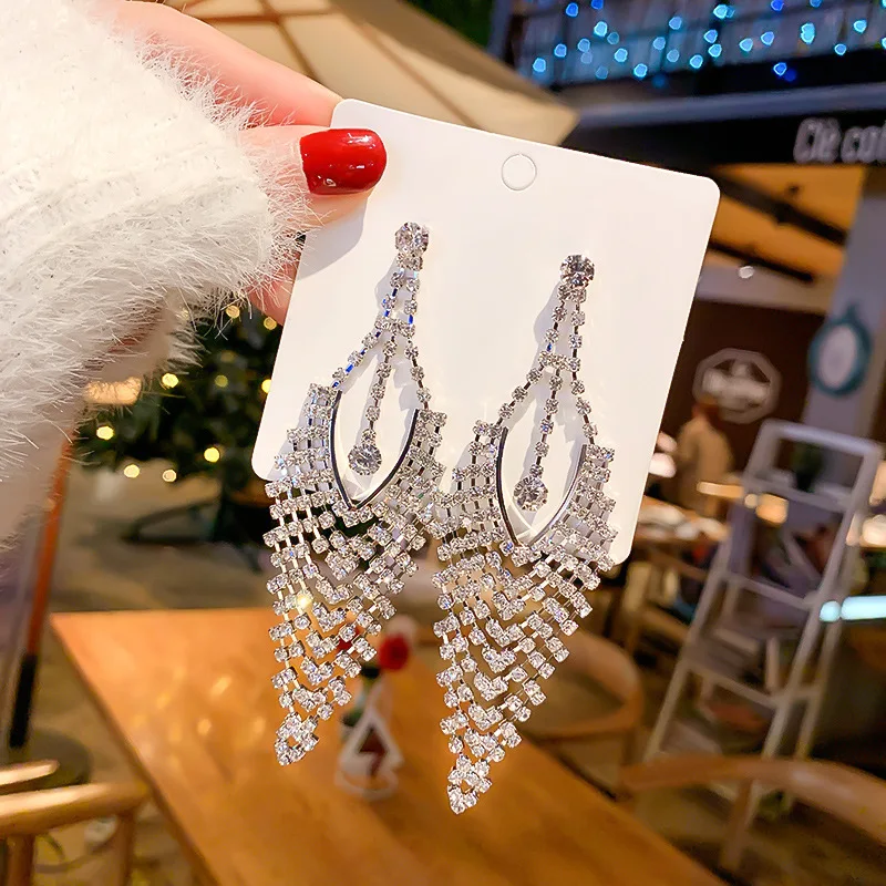 USTAR Shiny Long Tassel Crystal Drop Earrings for Women Gold Silver Color Rhinestone Dangle Earrings Party Wedding Jewelry Gifts
USTAR Shiny Long Tassel Crystal Drop Earrings for Women Gold Silver Color Rhinestone Dangle Earrings Party Wedding Jewelry Gifts