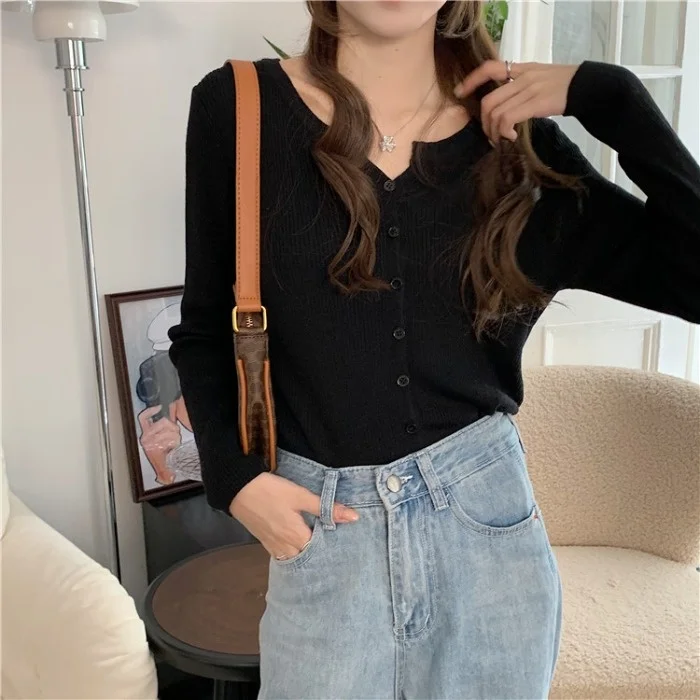 Large V-neck Knitted Cardigan Women's Spring and Autumn Season Outer Thin Coat 2021 New Long Sleeve Short Top
Large V-neck Knitted Cardigan Women's Spring and Autumn Season Outer Thin Coat 2021 New Long Sleeve Short Top