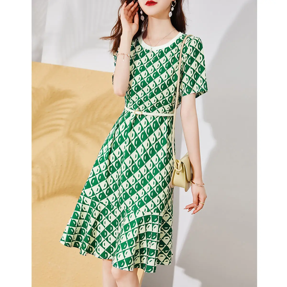 New products in summer of 2021 color contrast medium length dress fashion thin style
New products in summer of 2021 color contrast medium length dress fashion thin style