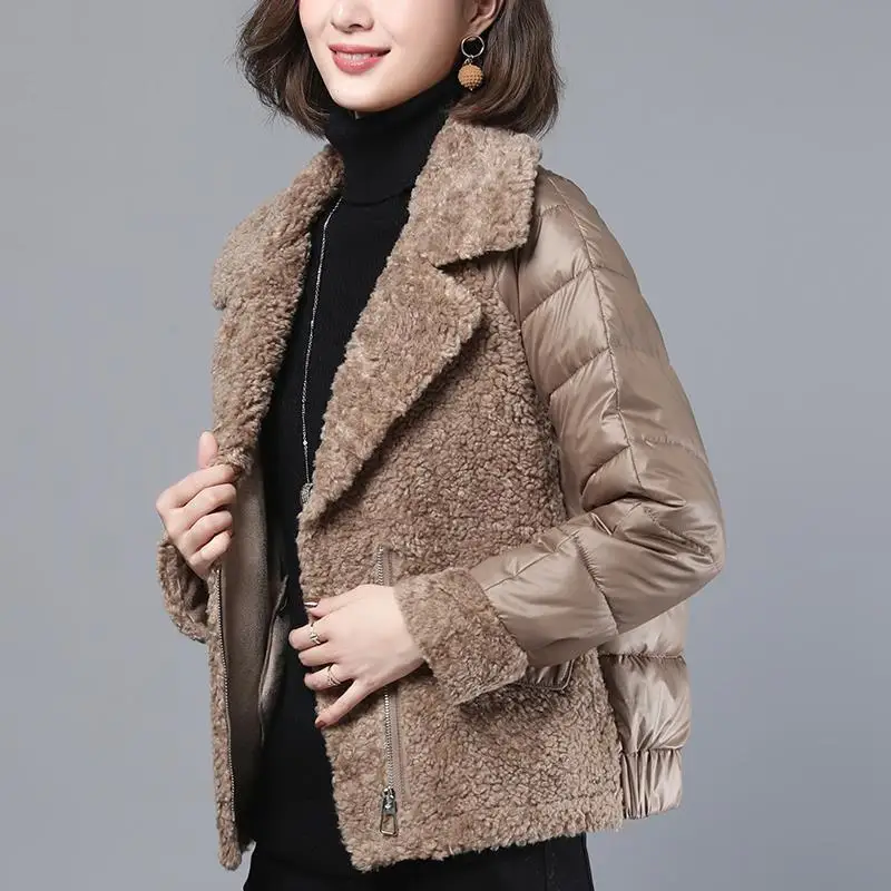 Large size women's cashmere coat women's winter cotton-padded coat women's korean version 2020 new fashion short lamb fleece
Large size women's cashmere coat women's winter cotton-padded coat women's korean version 2020 new fashion short lamb fleece