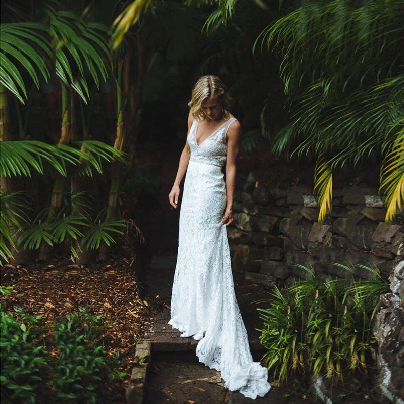 On Sale Charming White Lace Sleeveless Bridal Wedding Dresses Open Back Wedding Gown for Bride Plunge V Neckline Sweep Train
On Sale Charming White Lace Sleeveless Bridal Wedding Dresses Open Back Wedding Gown for Bride Plunge V Neckline Sweep Train