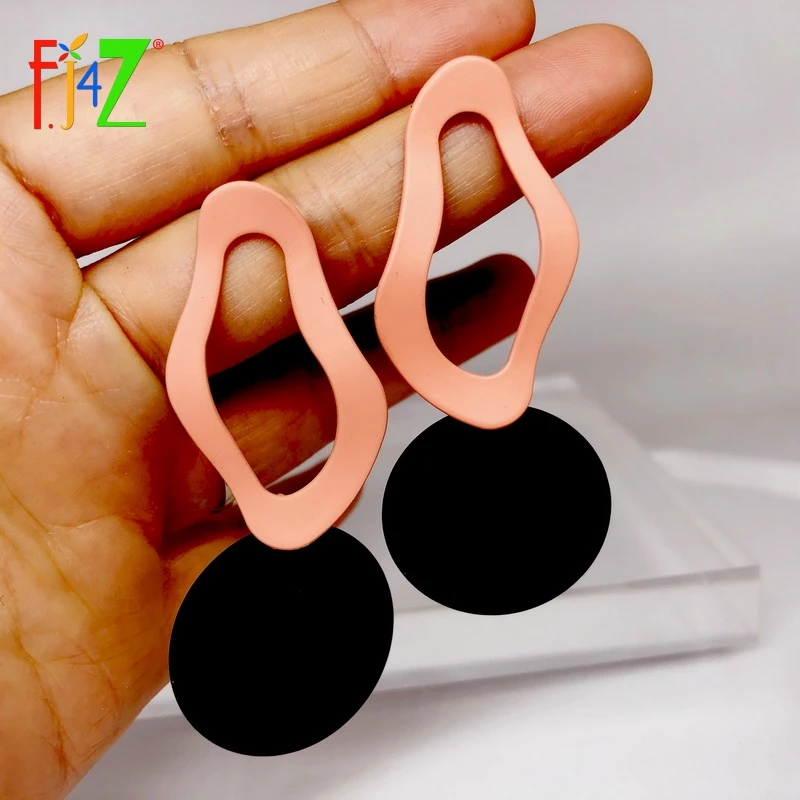 F.J4Z Women Geometric Earrings Fashion Black Coating Circles Charm Earring Ladies Alloy Ear Drops for Party Jewelry Brincos
F.J4Z Women Geometric Earrings Fashion Black Coating Circles Charm Earring Ladies Alloy Ear Drops for Party Jewelry Brincos