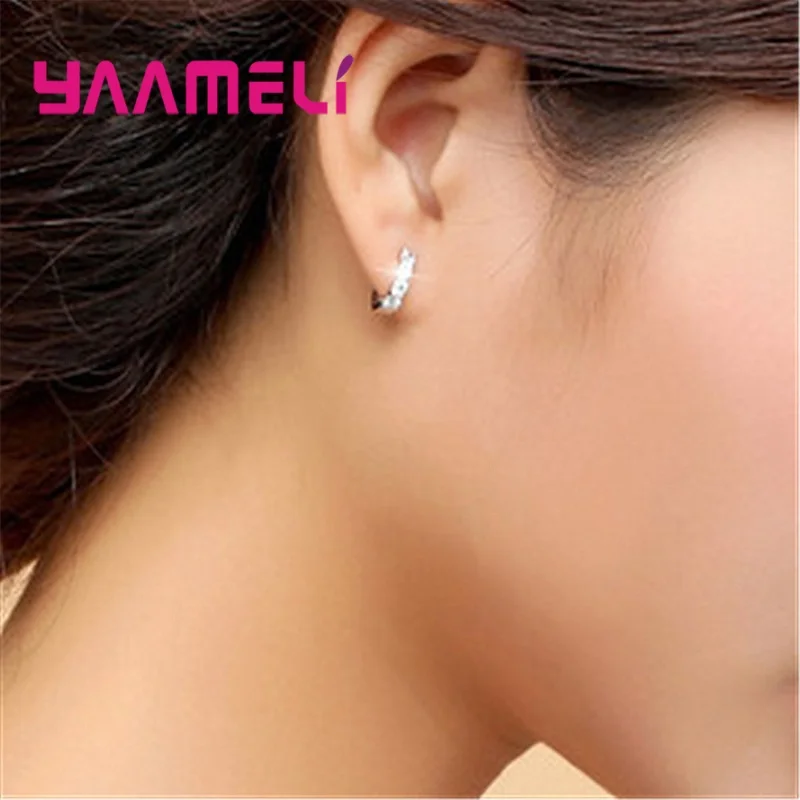 Fashion Minimalist 925 Sterling Silver Hoop Earrings Tiny Ear Cartilage Huggies Piercing Cubic Zirconia Earring Jewelry Gifts
Fashion Minimalist 925 Sterling Silver Hoop Earrings Tiny Ear Cartilage Huggies Piercing Cubic Zirconia Earring Jewelry Gifts