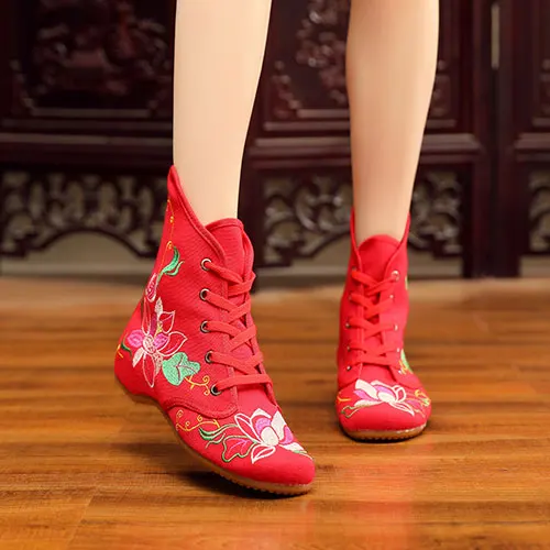 Retro Women Embroidered Cotton Lace-up Short Flat Boots,Autumn Ladies Casual Chinese Embroidery Shoes Comfort Booties 
Retro Women Embroidered Cotton Lace-up Short Flat Boots,Autumn Ladies Casual Chinese Embroidery Shoes Comfort Booties