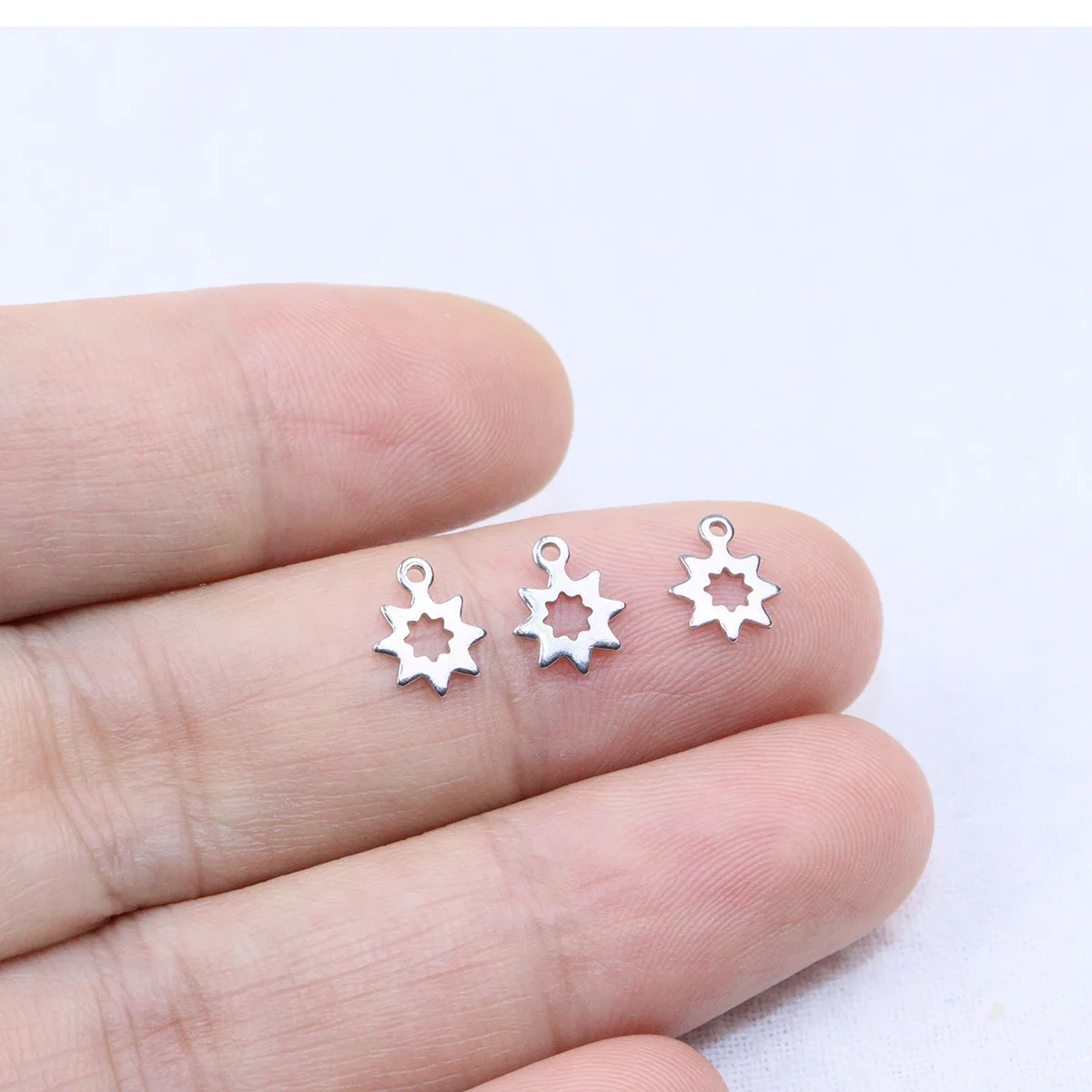 50 шт. 6 мм, оптовая продажа, из нержавеющей стали, мини-звезда, свисающие шармы, DIY Браслеты на ногу, Сережки Браслеты, бесцветные, 2 цвета
50 шт. 6 мм, оптовая продажа, из нержавеющей стали, мини-звезда, свисающие шармы, DIY Браслеты на ногу, Сережки Браслеты, бесцветные, 2 цвета
