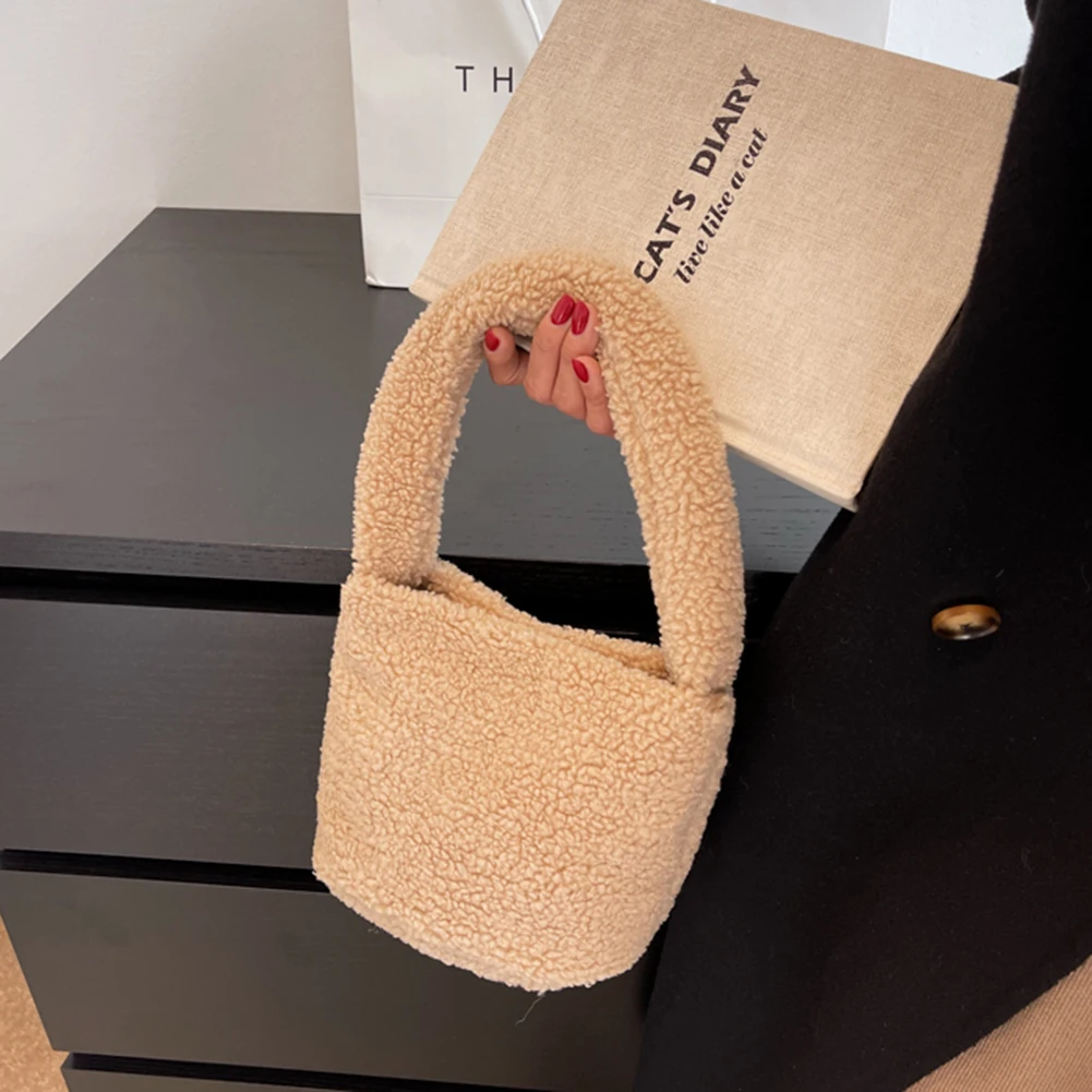 Women Plush Lamb Wool Top-handle Bag Solid Color Mini Bucket Tote Bag Autumn WinterFluffy All-match Phone Evening Bags
Women Plush Lamb Wool Top-handle Bag Solid Color Mini Bucket Tote Bag Autumn WinterFluffy All-match Phone Evening Bags