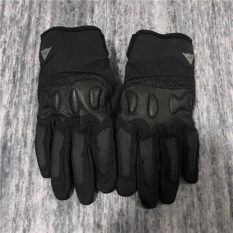 Dainese Semi-Leather Half Cloth Shatter-Resistant Gloves Knight Gloves Breathable and Comfortable The Touch-Enabled Mobile Phone
Dainese Semi-Leather Half Cloth Shatter-Resistant Gloves Knight Gloves Breathable and Comfortable The Touch-Enabled Mobile Phone