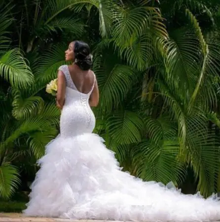2020 NEW Black Girls Bridal Gowns Aso Ebi White Bride Dresses Beadings Mermaid Lace Tiered Ruffles V-Neck Open Back Bridal Gowns
2020 NEW Black Girls Bridal Gowns Aso Ebi White Bride Dresses Beadings Mermaid Lace Tiered Ruffles V-Neck Open Back Bridal Gowns