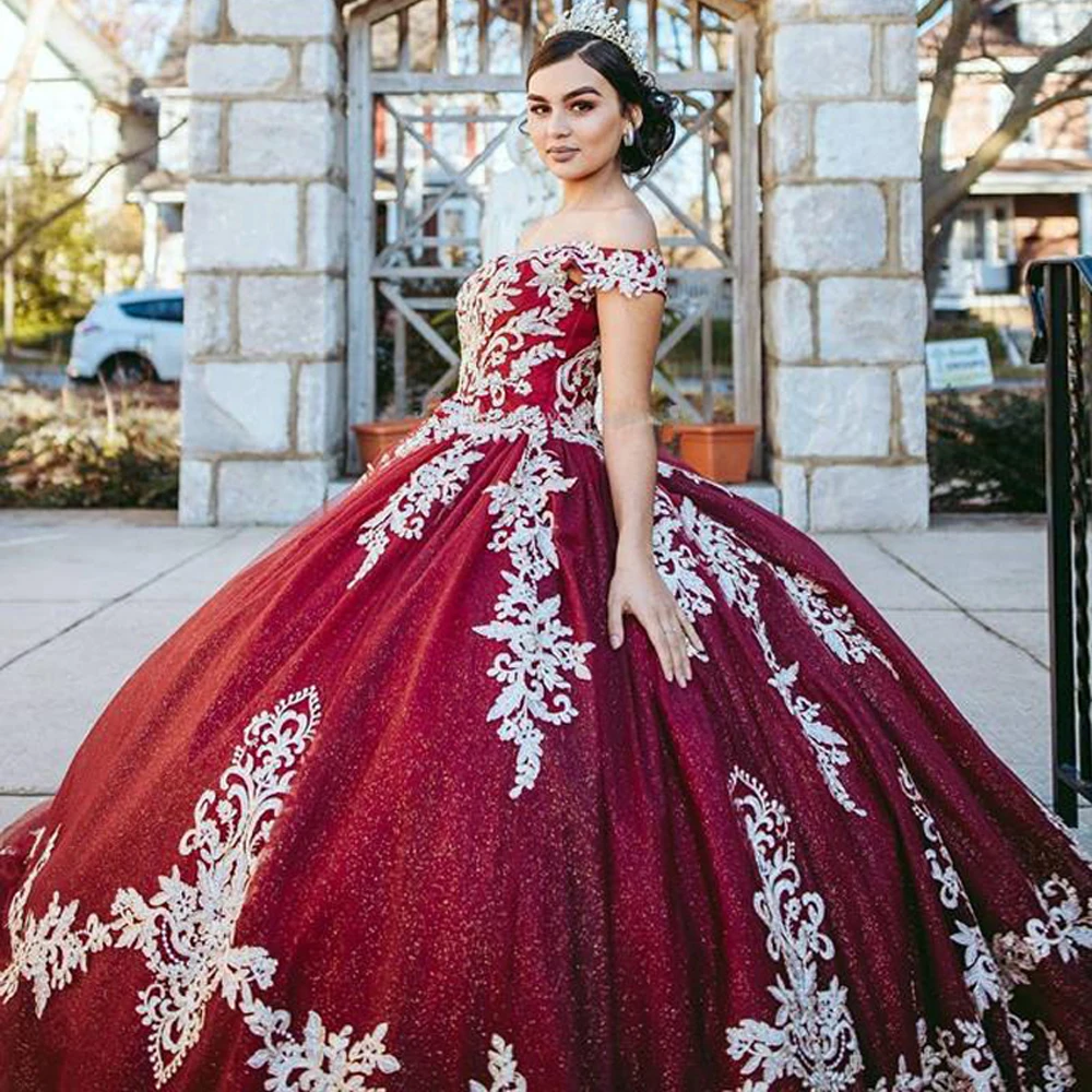 Бордовое блестящее платье для Quinceanera, кружевное платье с аппликацией и открытыми плечами для выпускного вечера, Тюлевая Пышная юбка, милая 15...
Бордовое блестящее платье для Quinceanera, кружевное платье с аппликацией и открытыми плечами для выпускного вечера, Тюлевая Пышная юбка, милая 15...
