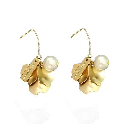 Earrings For Women's S925 Silver Needle High Dumb Gold Pearl Petal Earrings Temperament Personality Joker High Quality Gift.
Earrings For Women's S925 Silver Needle High Dumb Gold Pearl Petal Earrings Temperament Personality Joker High Quality Gift.