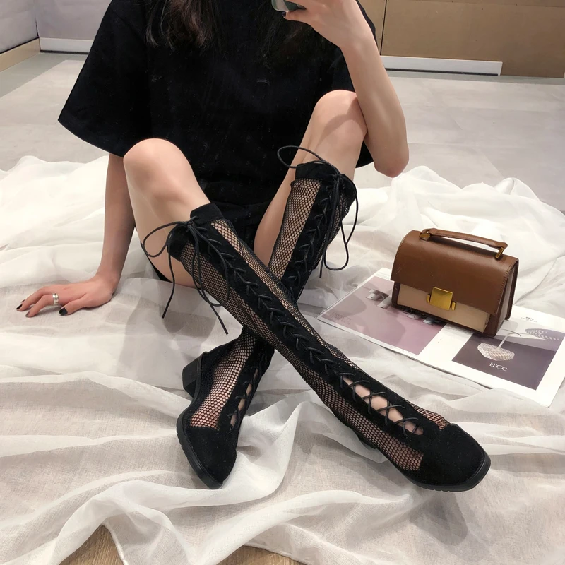 Летние ажурные высокие женские сапоги, новинка 2020, сетчатые крутые длинные сапоги на шнуровке, трендовая уличная женская обувь
Летние ажурные высокие женские сапоги, новинка 2020, сетчатые крутые длинные сапоги на шнуровке, трендовая уличная женская обувь