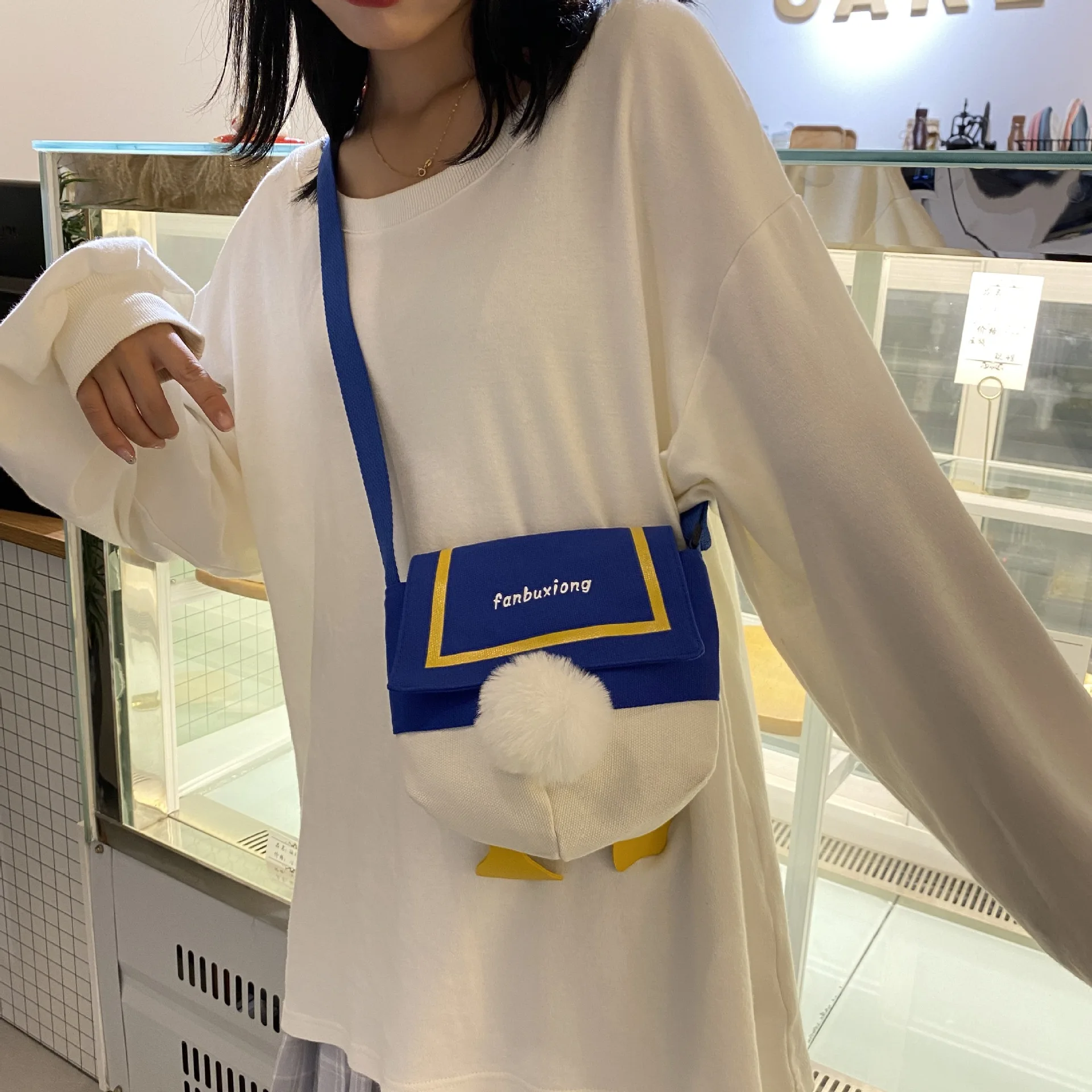 Messenger Bags Personality Sweeping Duck Design Fashion Plush Mini Cross body Bag Women Coin Purse Girls Shoulder Bag Gift
Messenger Bags Personality Sweeping Duck Design Fashion Plush Mini Cross body Bag Women Coin Purse Girls Shoulder Bag Gift